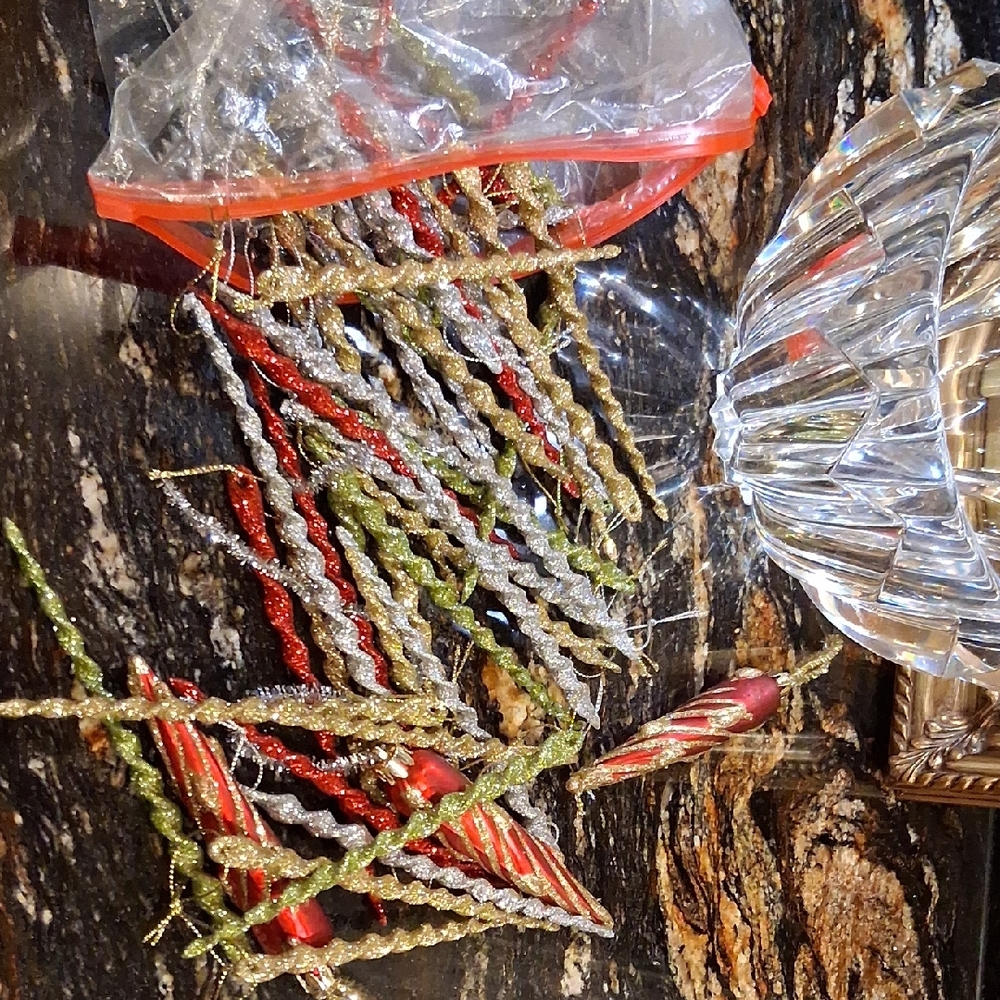 85 Festive Twisted Ornament Set